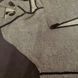 Women’s short sleeved knitted poncho OSFM with pockets